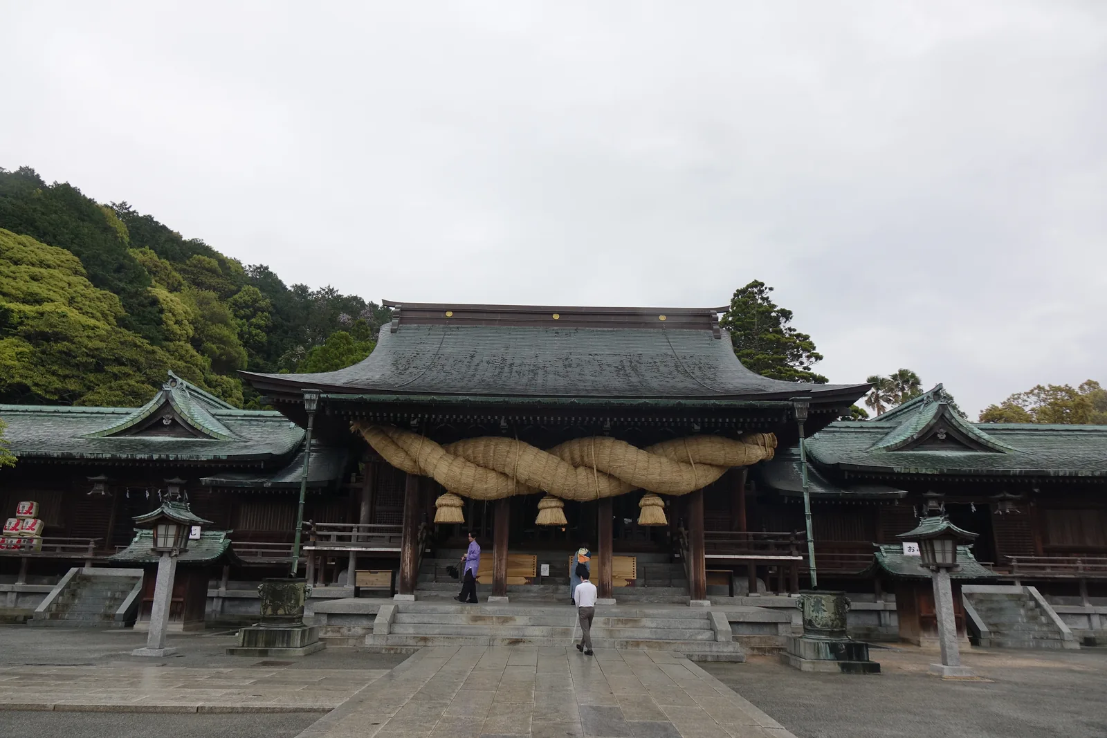 拜殿正面，橫掛著日本最大的大注連繩