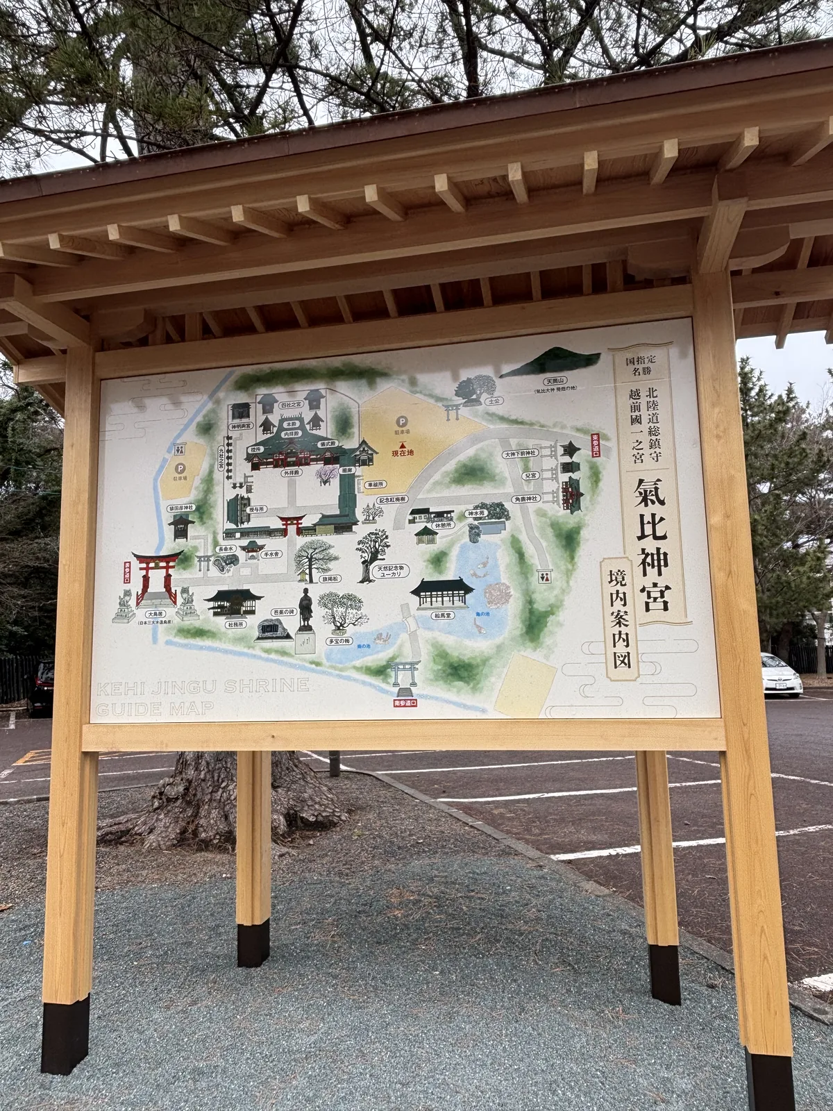 氣比神宮境內案內圖，左半是社殿群，右半是角鹿神社與土公，最上方畫著天筒山